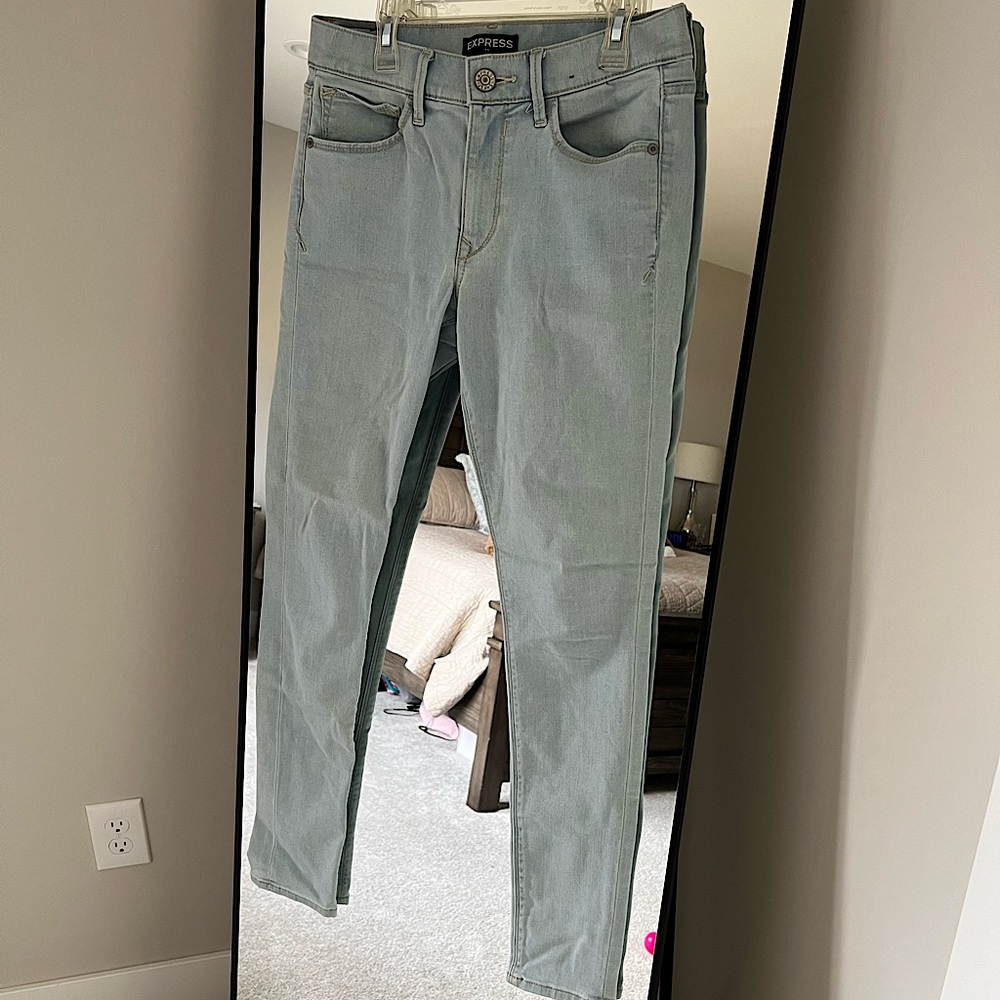 Express: Size 4, Light Wash, Mid Rise Skinny Jegging
